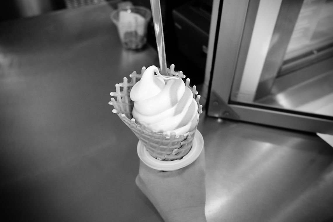 2014_06_4-Life-Of-Pix-Free-Stock-Photo-black-and-white-ice-cream.jpg